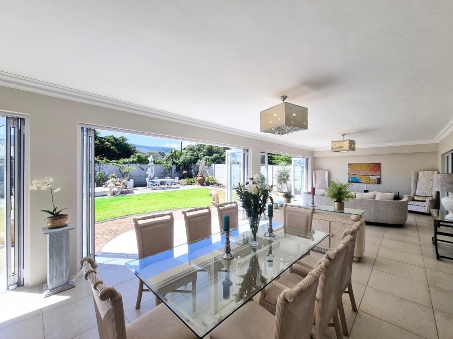 5 Bedroom Property for Sale in Sandbaai Western Cape